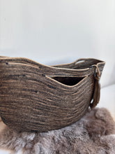 Load image into Gallery viewer, SWALLOW-TAIL BASKET
