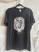 Load image into Gallery viewer, COTTON T-SHIRT -original lion print
