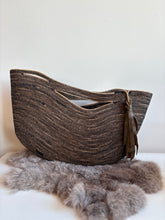 Load image into Gallery viewer, SWALLOW-TAIL BASKET
