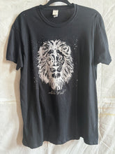 Load image into Gallery viewer, COTTON T-SHIRT -original lion print
